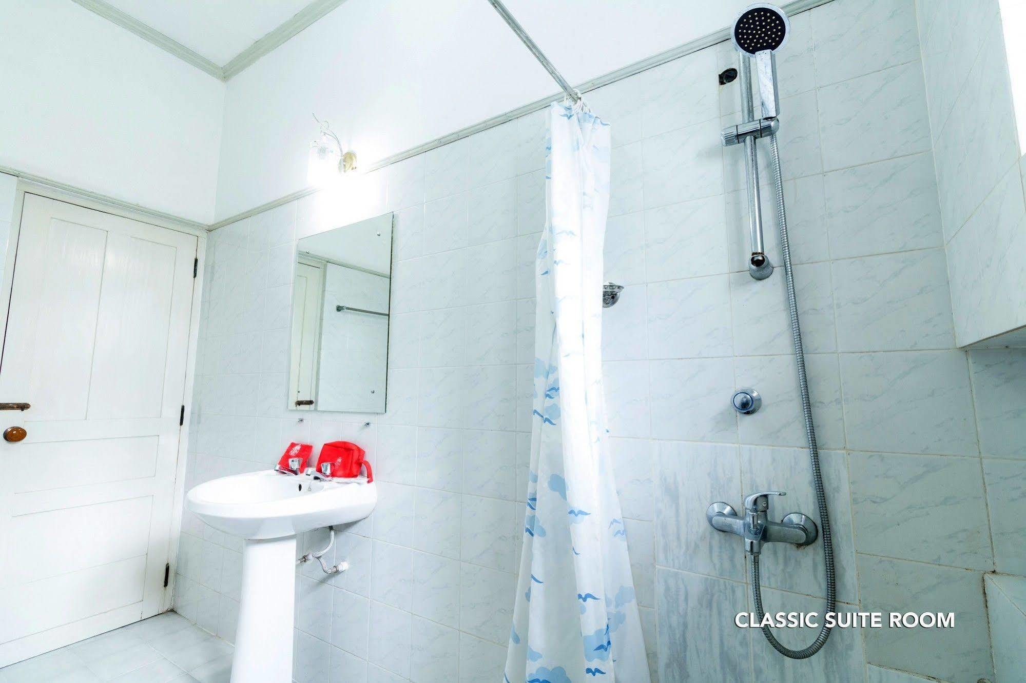 Zen Rooms Modern City Inn ネゴンボ エクステリア 写真