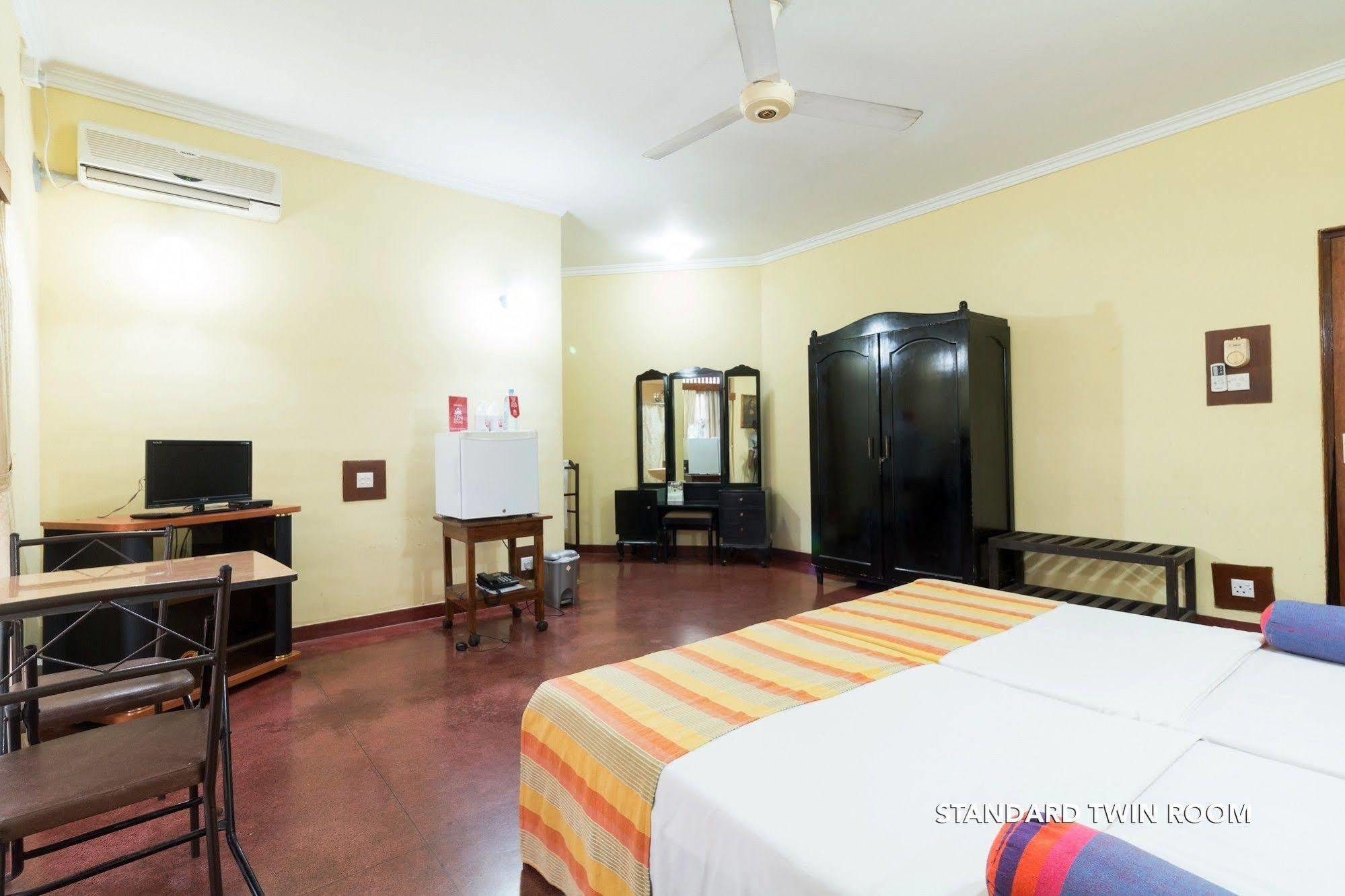 Zen Rooms Modern City Inn ネゴンボ エクステリア 写真